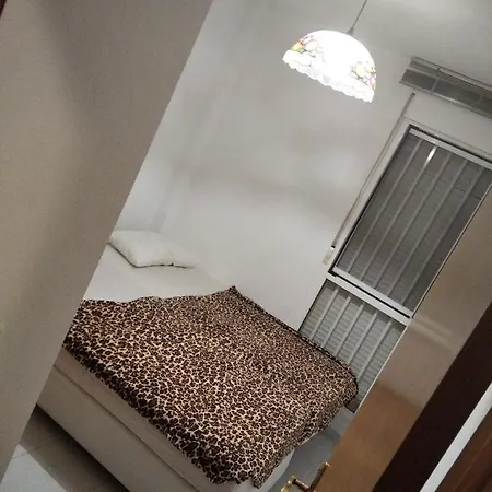 Δωμάτια σε οικογενειακή κατοικία Private - Shared Bathroom *